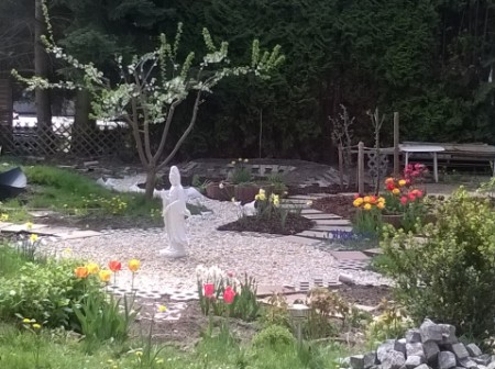 Frühling im Garten mit Kwan Yin Frühling im Garten mit Kwan Yin